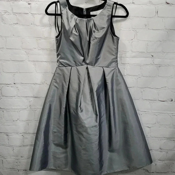 Vineyard Collection Dresses & Skirts - Vineyard Collection Cocktail Dress Pleated Flared Skirt w Pockets Women's Size 2
